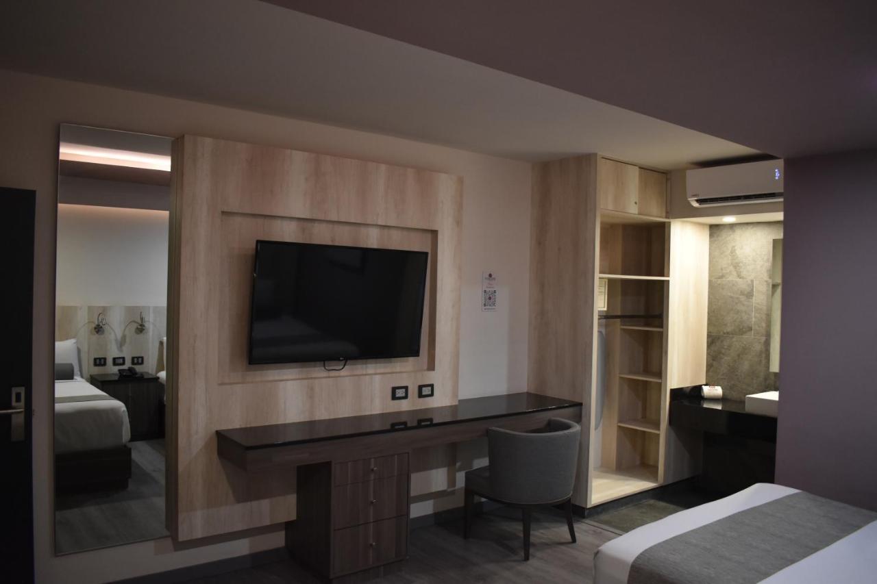 Hotel Frontiere Тихуана Екстериор снимка