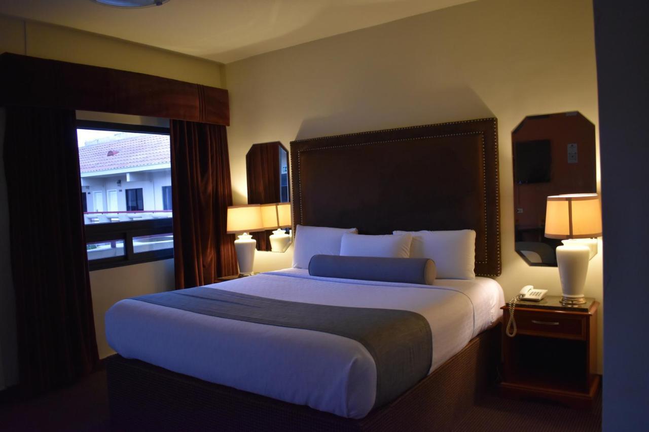 Hotel Frontiere Тихуана Екстериор снимка